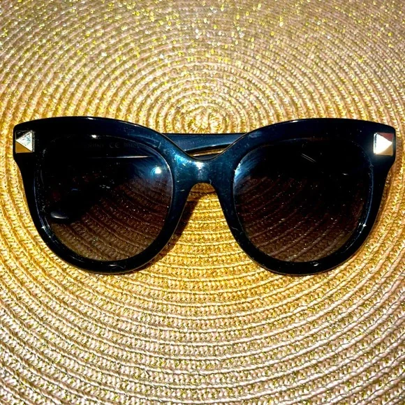 Valentino | Accessories | Valentino V658s Cat Eye Sunglasses  display picture 2